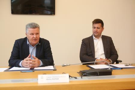 PODPIS POGODBE DOLENJE JEZERO 07 FOTO LJUBO VUKELIČ